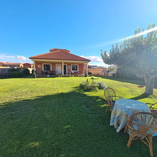 Castilla y León, León: Casa en venta de 5 habitaciones