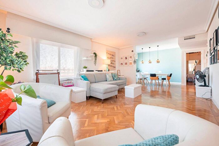 Casas en venta y pisos alquiler - 3