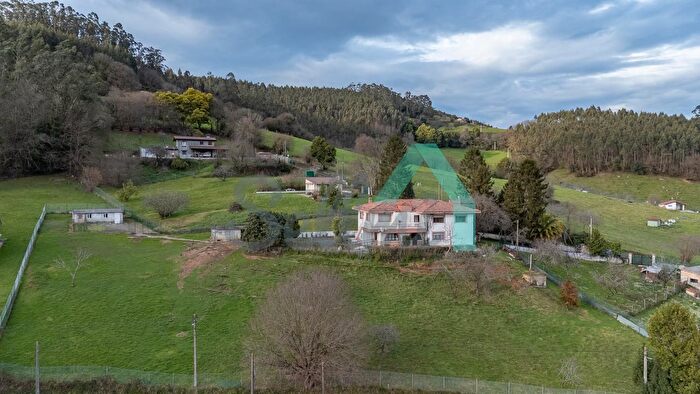 Casa en venta de 9 habitaciones, Rural, Cenero