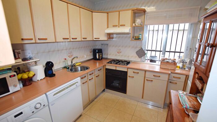 Casas en venta y pisos alquiler - 3