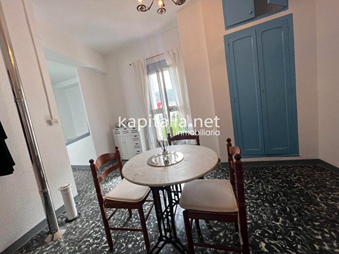 Casas en venta y pisos alquiler - 3