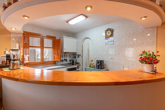 Casas en venta y pisos alquiler - 2