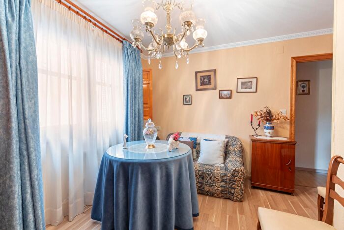Casas en venta y pisos alquiler - 3
