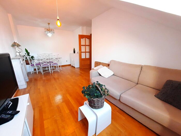 Casas en venta y pisos alquiler - 3