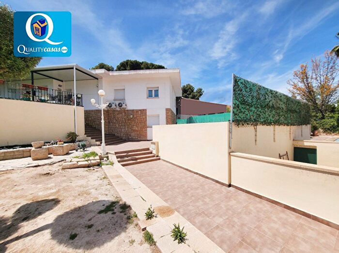 Casas en venta y pisos alquiler - 3