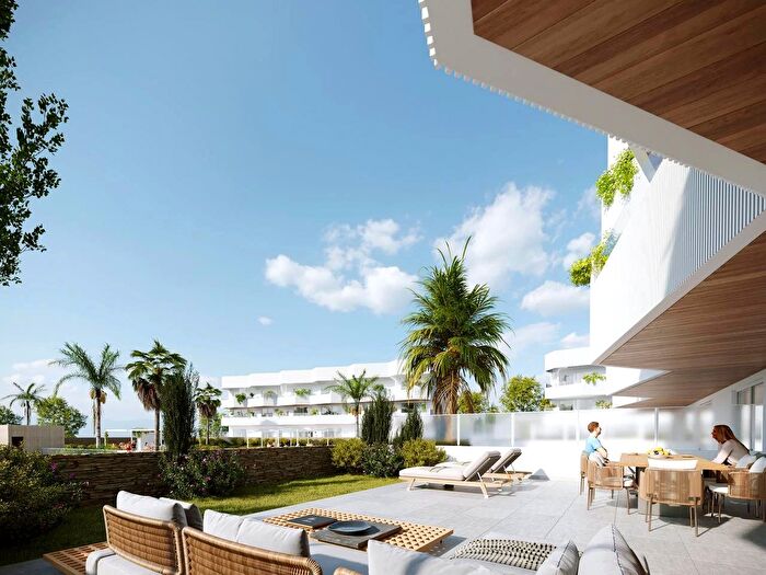 Piso de 3 habitaciones en venta en Este, Limonar