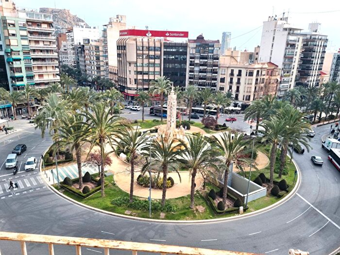 Piso en venta de 4 habitaciones en Centro, Ensanche Diputación
