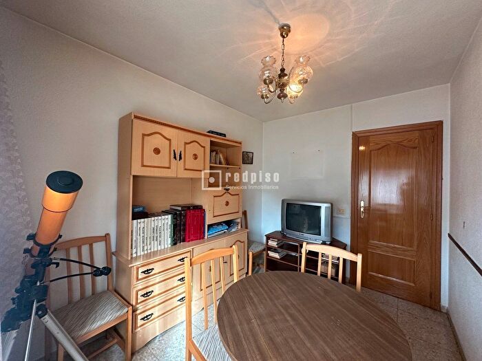 Casas en venta y pisos alquiler - 3