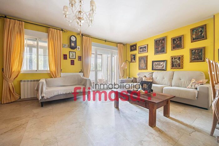 Casas en venta y pisos alquiler - 3