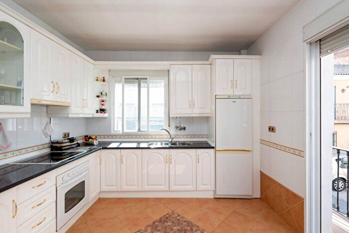 Casas en venta y pisos alquiler - 3