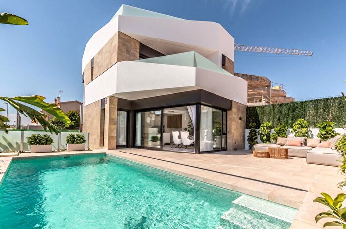 Casa en venta de 3 habitaciones en Comunitat Valenciana, Alicante