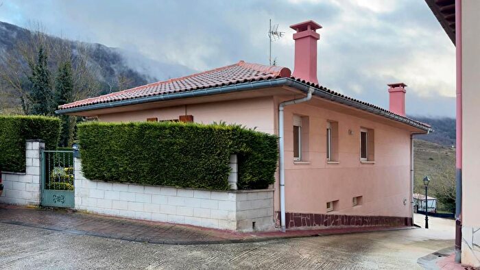 Casa en venta de 3 habitaciones: Salvatierra Agurain, Araba Álava