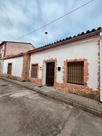 Casa de 3 habitaciones en venta en Alcazarén, Valladolid