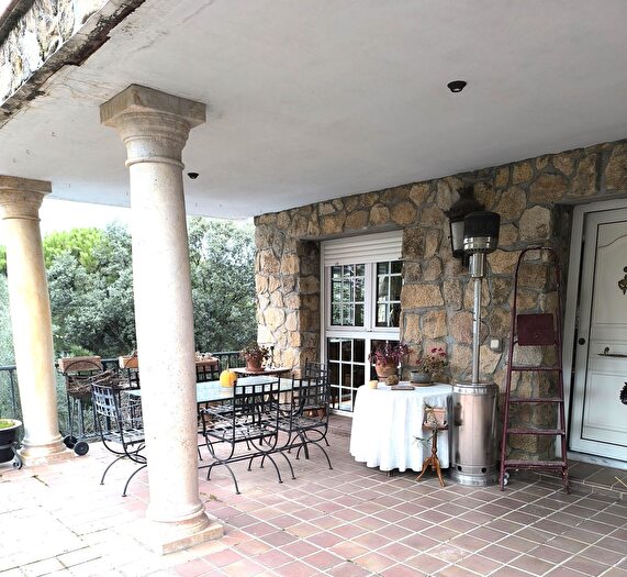 Casa en venta de 4 habitaciones, Pino Alto Navarredonda, Valdemorillo
