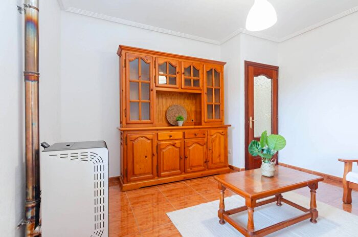 Casas en venta y pisos alquiler - 3