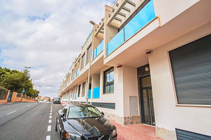 Casas en venta y pisos alquiler - 3