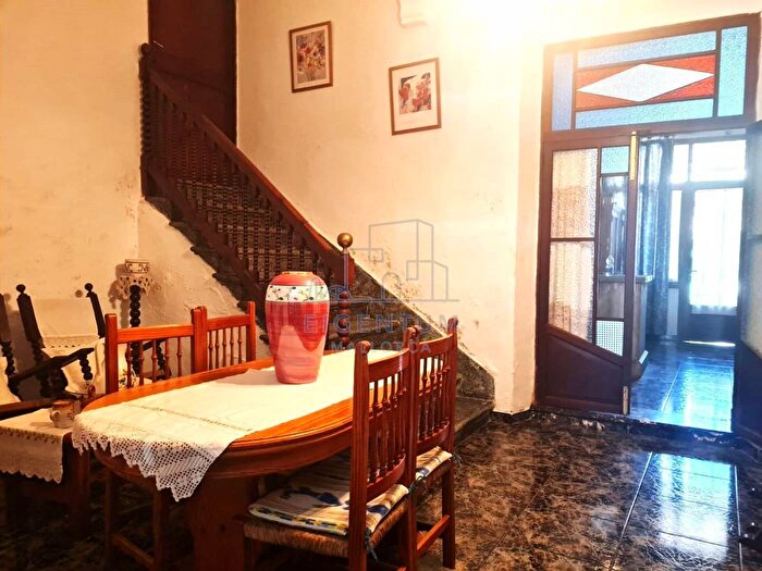 Casas en venta y pisos alquiler - 3