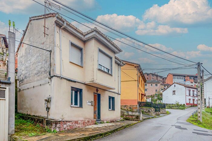 Piso en venta de 3 habitaciones, Aller, Asturias