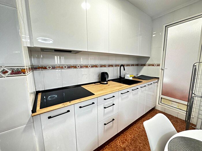 Casas en venta y pisos alquiler - 3