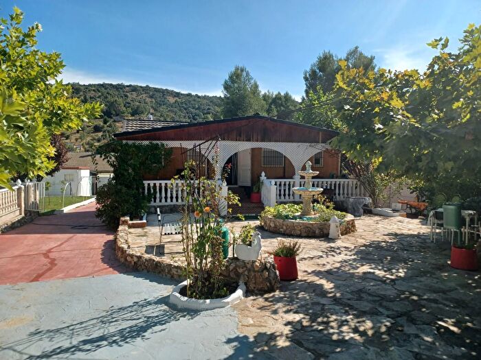 Casa de 4 habitaciones en venta en Hontoba, Guadalajara