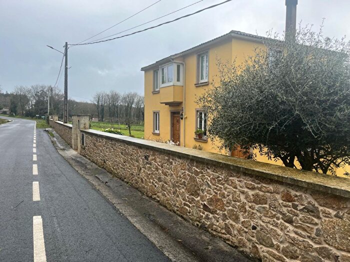 Casa en venta de 4 habitaciones, Vilasantar, A Coruña