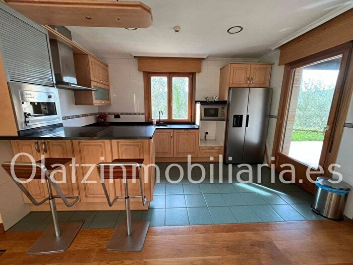 Casas en venta y pisos alquiler - 3