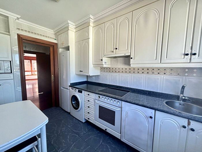 Casas en venta y pisos alquiler - 3