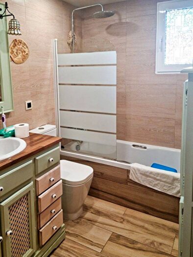 Casas en venta y pisos alquiler - 3