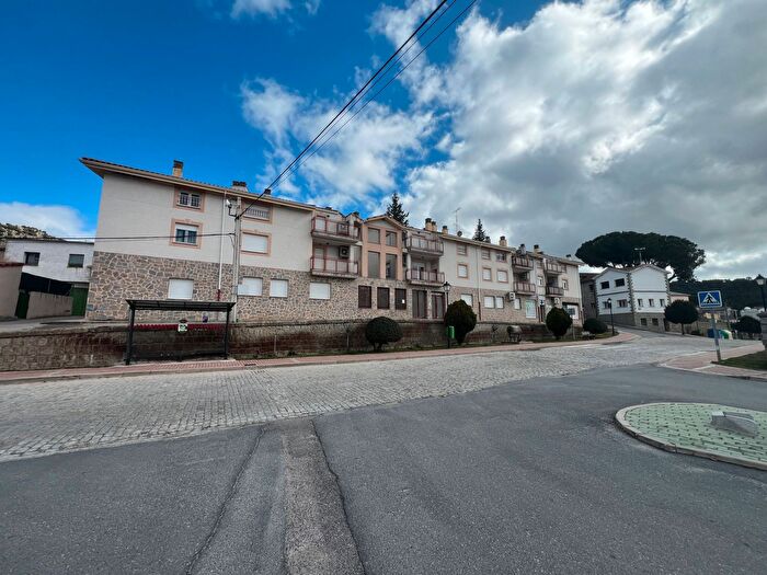 Piso en venta de 3 habitaciones: San Bartolomé de Pinares, Ávila