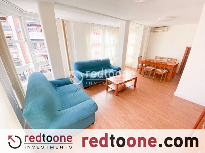 Piso en venta de 2 habitaciones, Centro, Mercado