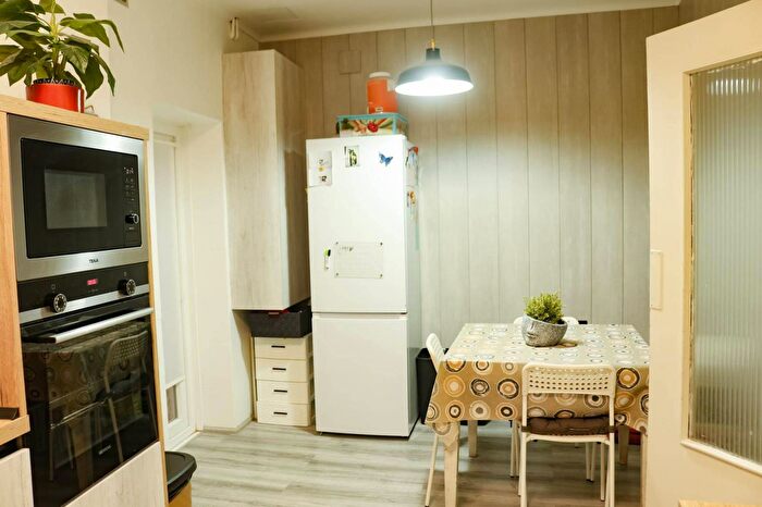 Casas en venta y pisos alquiler - 3
