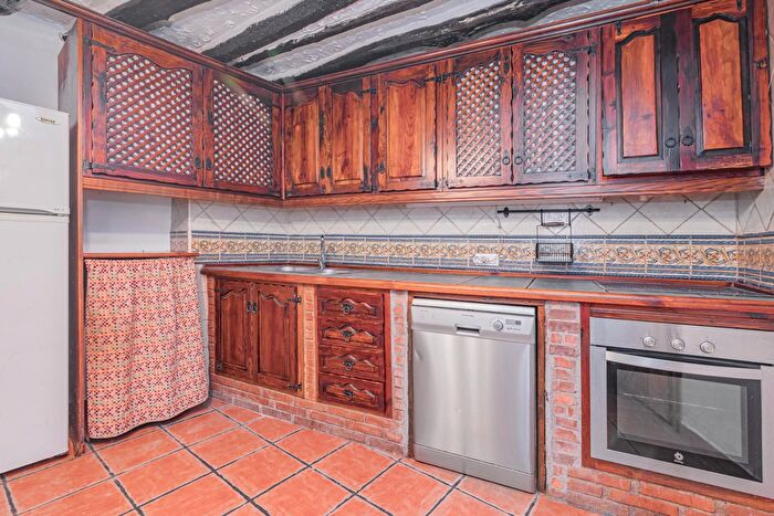 Casas en venta y pisos alquiler - 3