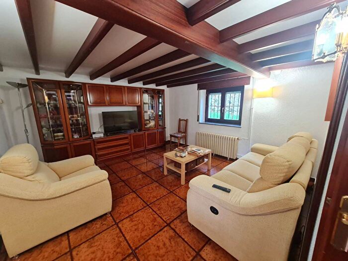 Casas en venta y pisos alquiler - 2