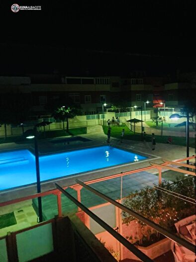 Casa en venta de 4 habitaciones en Facultad de Medicina, Albacete Capital