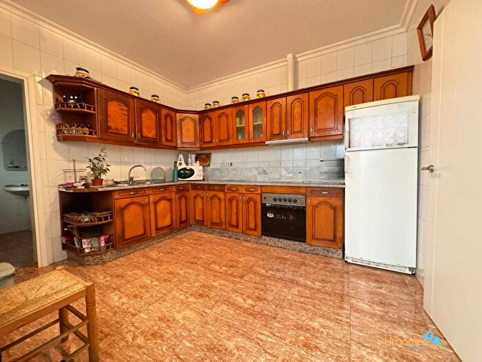 Casas en venta y pisos alquiler - 3