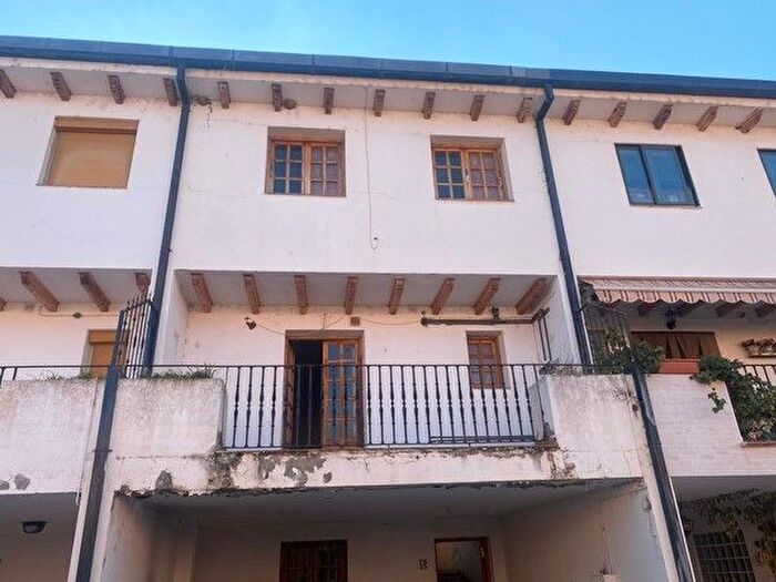 Casa de 4 habitaciones en venta en Mucientes, Valladolid