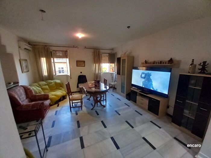 Piso en venta de 3 habitaciones: Sur, Campo de la Verdad Miraflores
