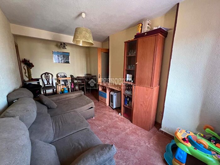 Casas en venta y pisos alquiler - 3