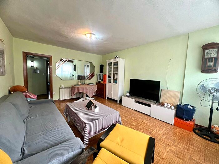 Casas en venta y pisos alquiler - 3