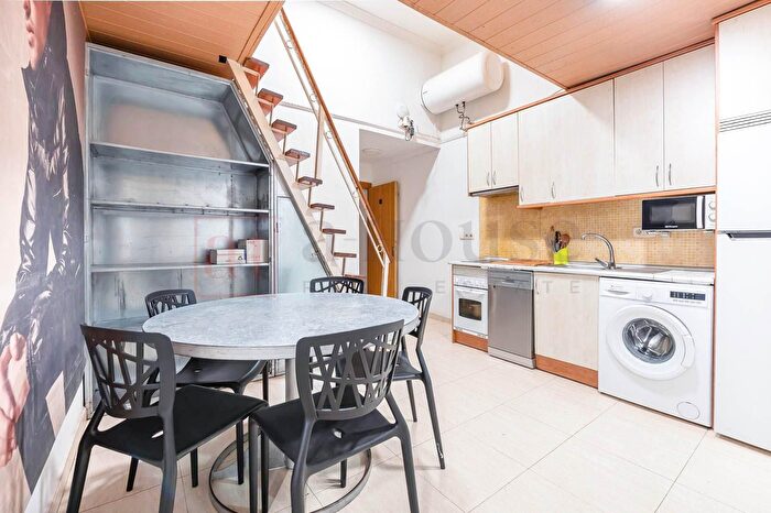 Piso de 13 habitaciones en venta en Centro, Justicia Chueca