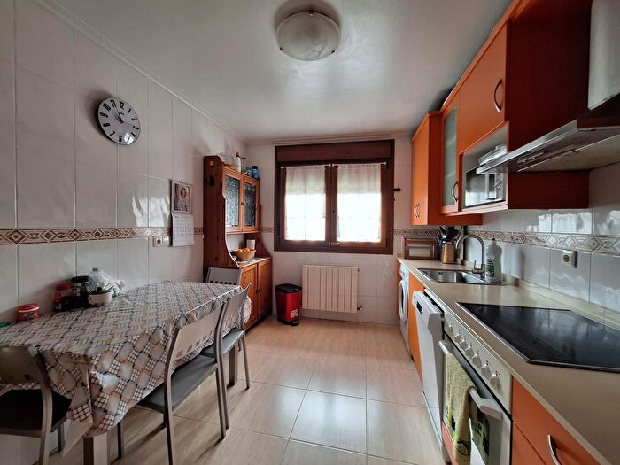 Casas en venta y pisos alquiler - 3