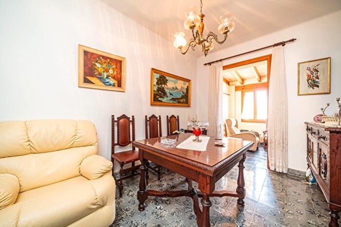 Casas en venta y pisos alquiler - 3