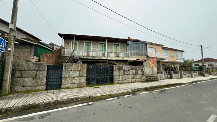 Casa en venta de 4 habitaciones en Barbadás, Ourense