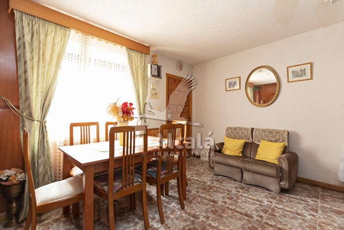 Casas en venta y pisos alquiler - 3