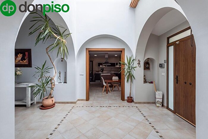 Casas en venta y pisos alquiler - 3