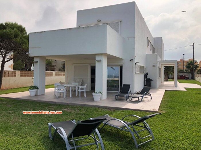 Casa de 4 habitaciones en alquiler en Comunitat Valenciana, Alicante