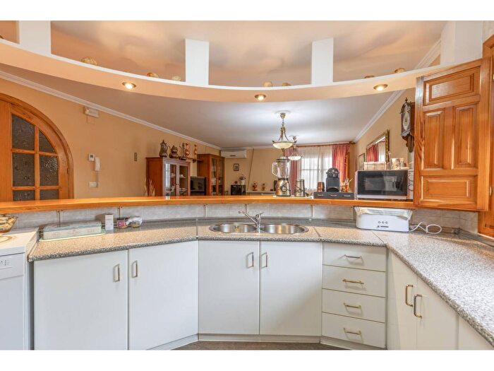 Casas en venta y pisos alquiler - 3