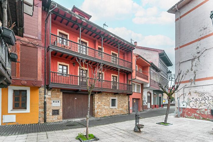 Casa en venta de 4 habitaciones en Nava, Asturias