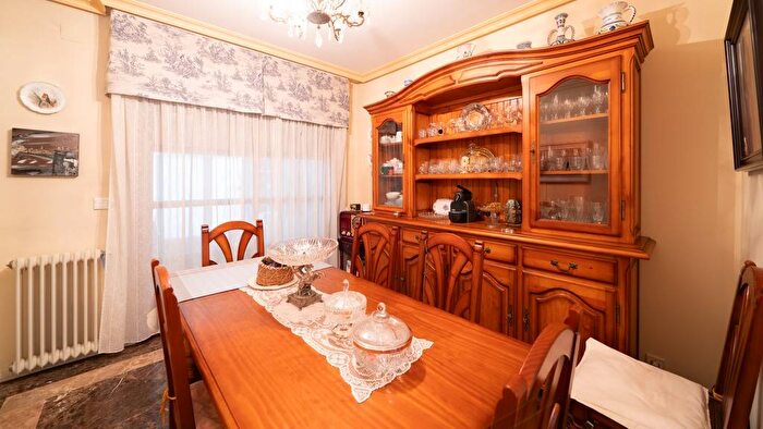 Casas en venta y pisos alquiler - 3