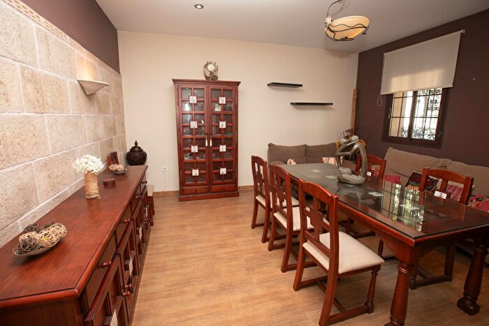 Casa en venta de 3 habitaciones en Sur, Campo de la Verdad Miraflores